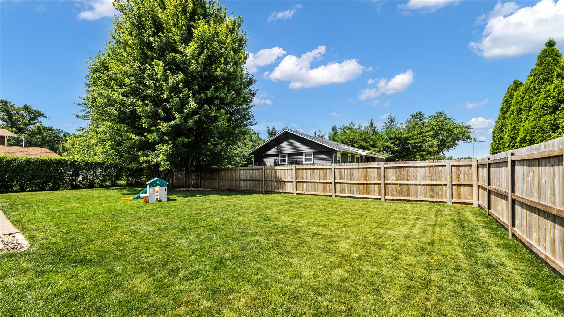 2339 Meadow Lane NE Cedar Rapids IA 52402