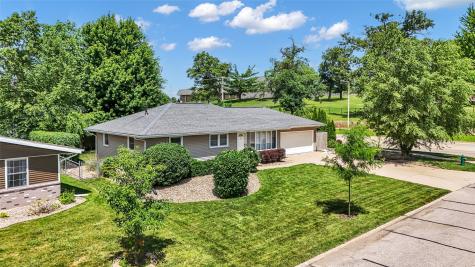 2339 Meadow Lane NE Cedar Rapids IA 52402