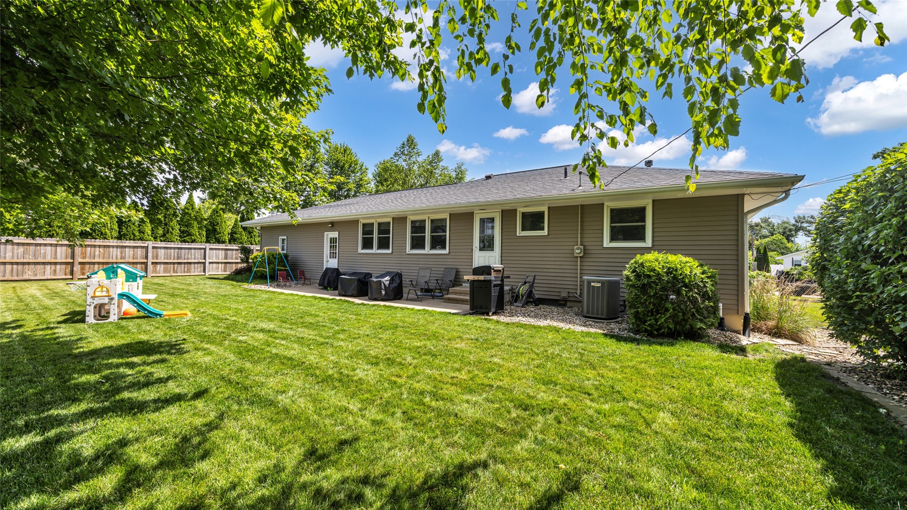2339 Meadow Lane NE Cedar Rapids IA 52402