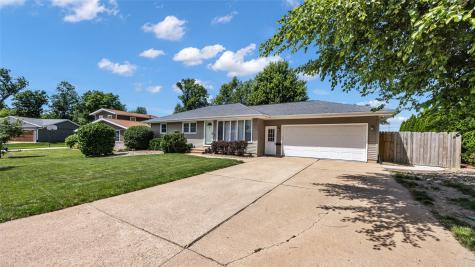 2339 Meadow Lane NE Cedar Rapids IA 52402