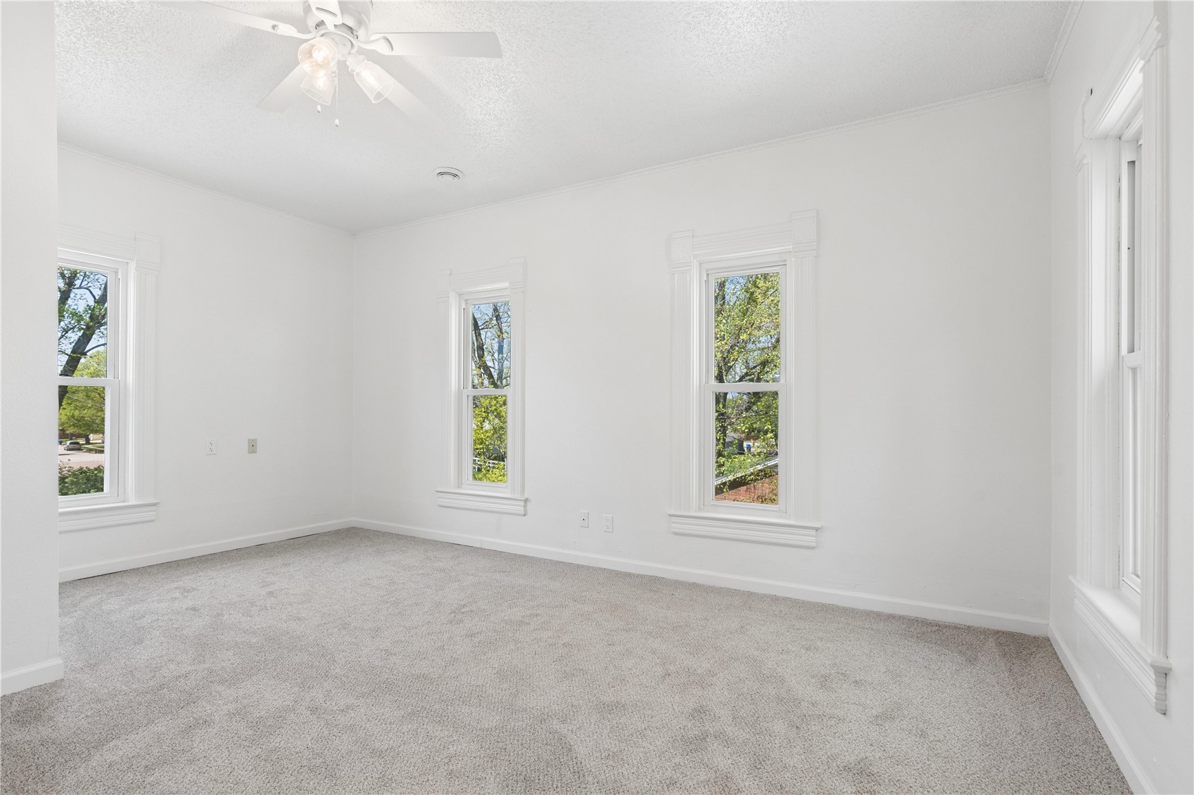401 S Market Street Solon IA 52333