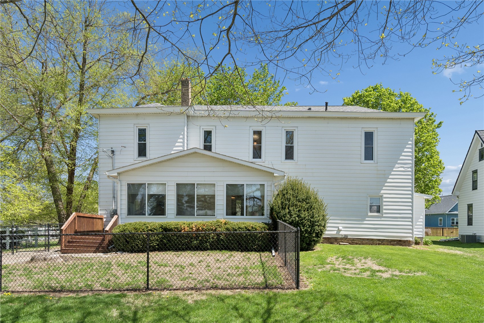 401 S Market Street Solon IA 52333