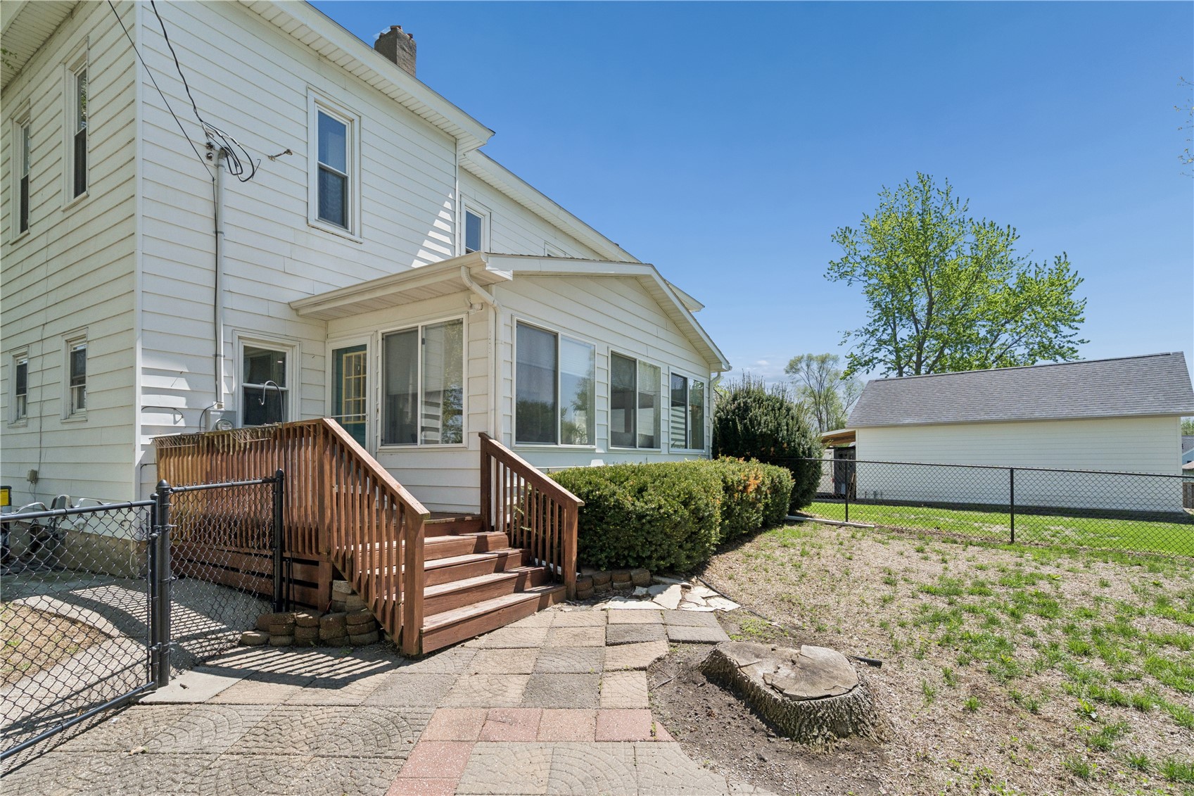 401 S Market Street Solon IA 52333