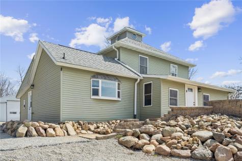 5590 22ND Avenue Vinton IA 52349