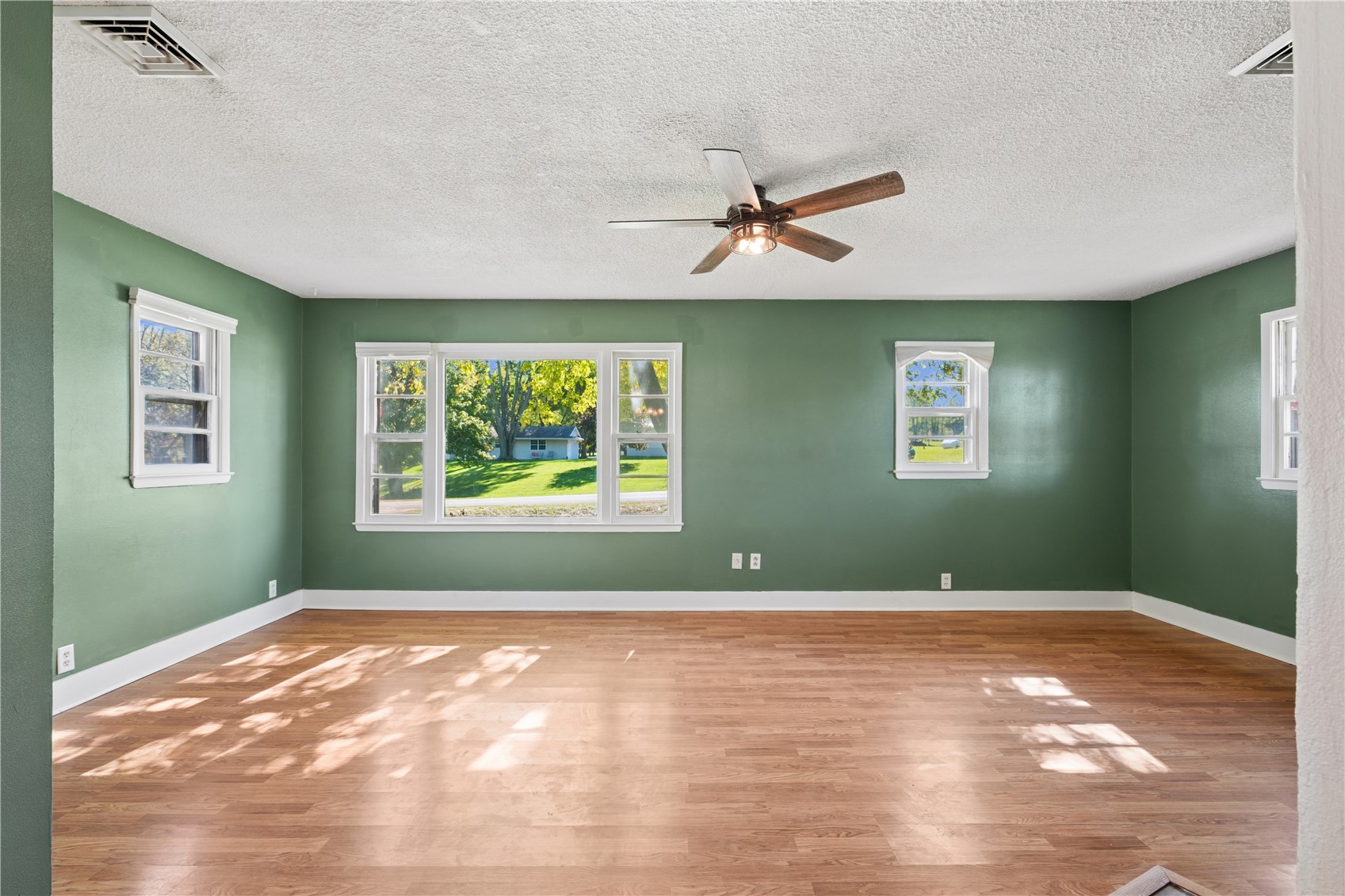 2654 140th Street NW Swisher IA 52338