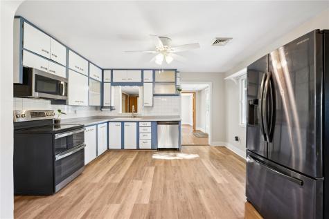 2654 140th Street NW Swisher IA 52338