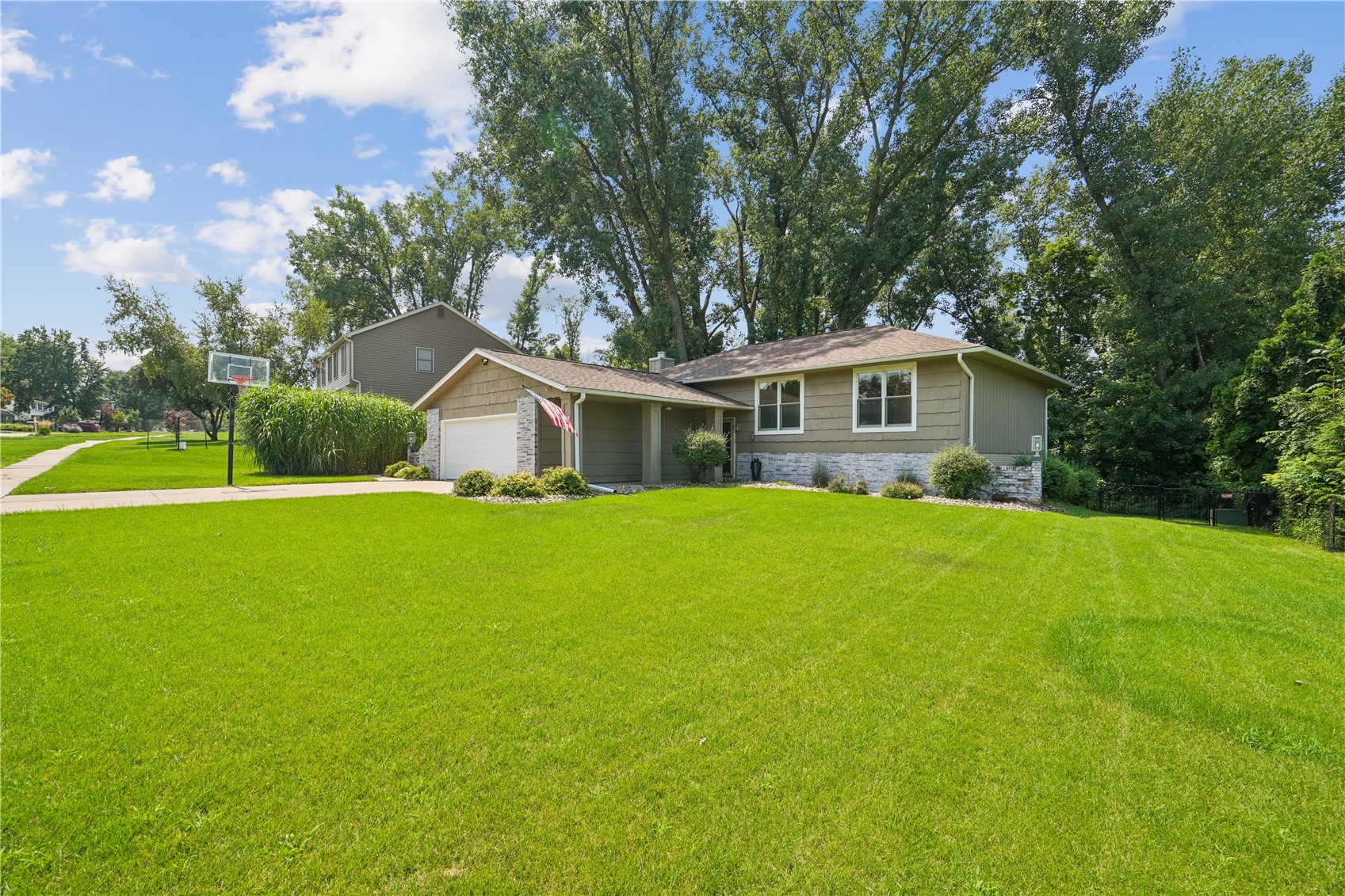 419 Green Valley Terrace SE Cedar Rapids IA 52403