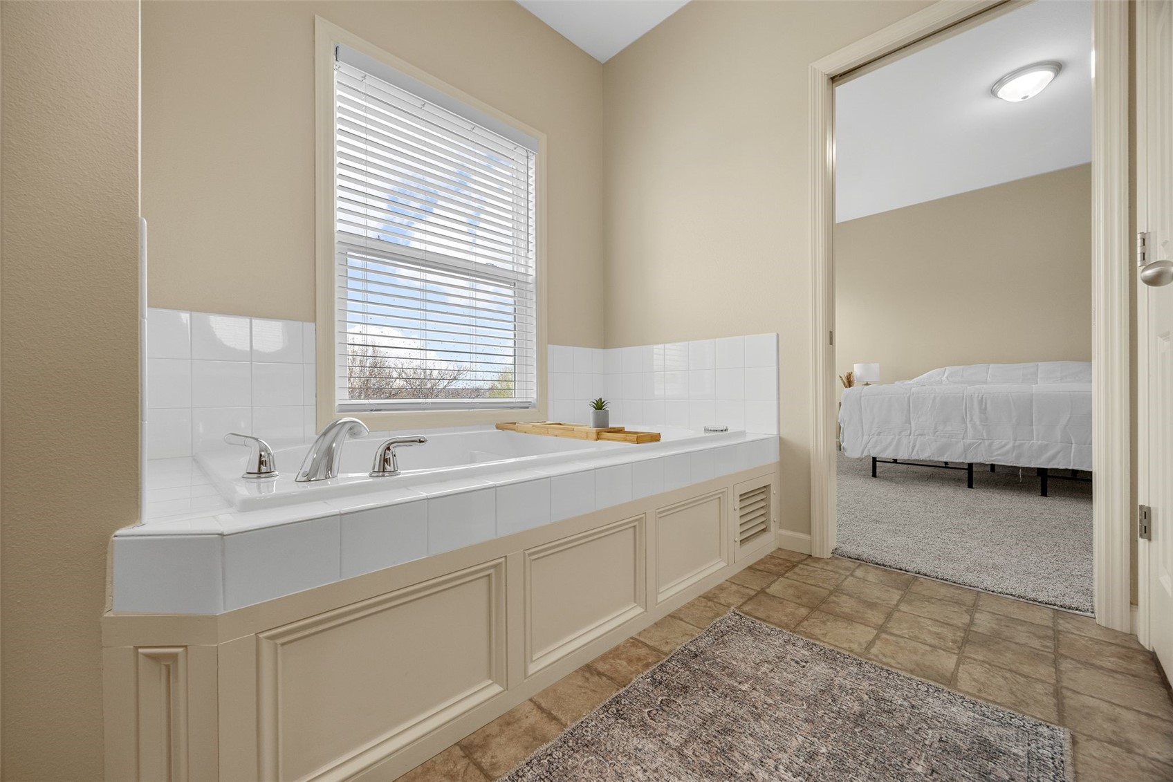 2424 Radcliffe Drive SW Cedar Rapids IA 52404
