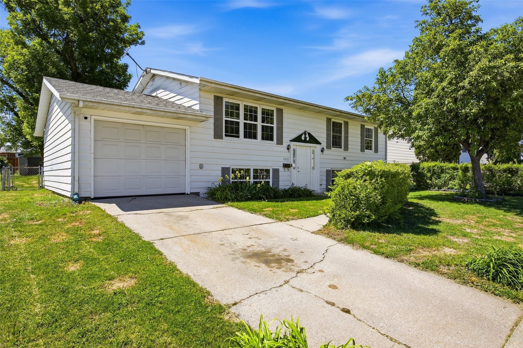 4513 Navajo Drive NE Cedar Rapids IA 52402