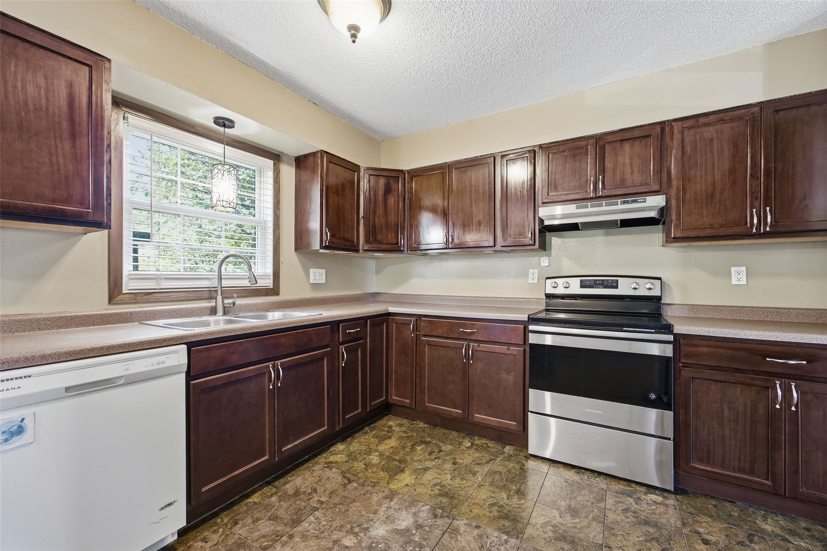 4513 Navajo Drive NE Cedar Rapids IA 52402
