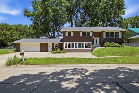 502 NE Crimson Drive Cedar Rapids IA 52402