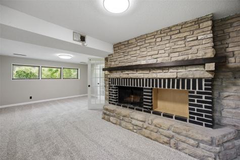 502 NE Crimson Drive Cedar Rapids IA 52402