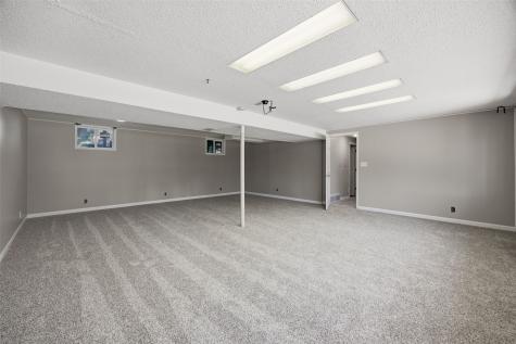 502 NE Crimson Drive Cedar Rapids IA 52402