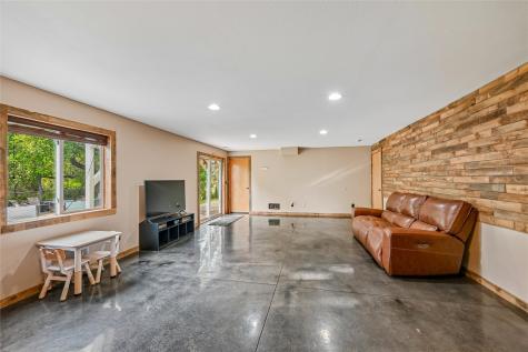 2065 High Drive SE Cedar Rapids IA 52403