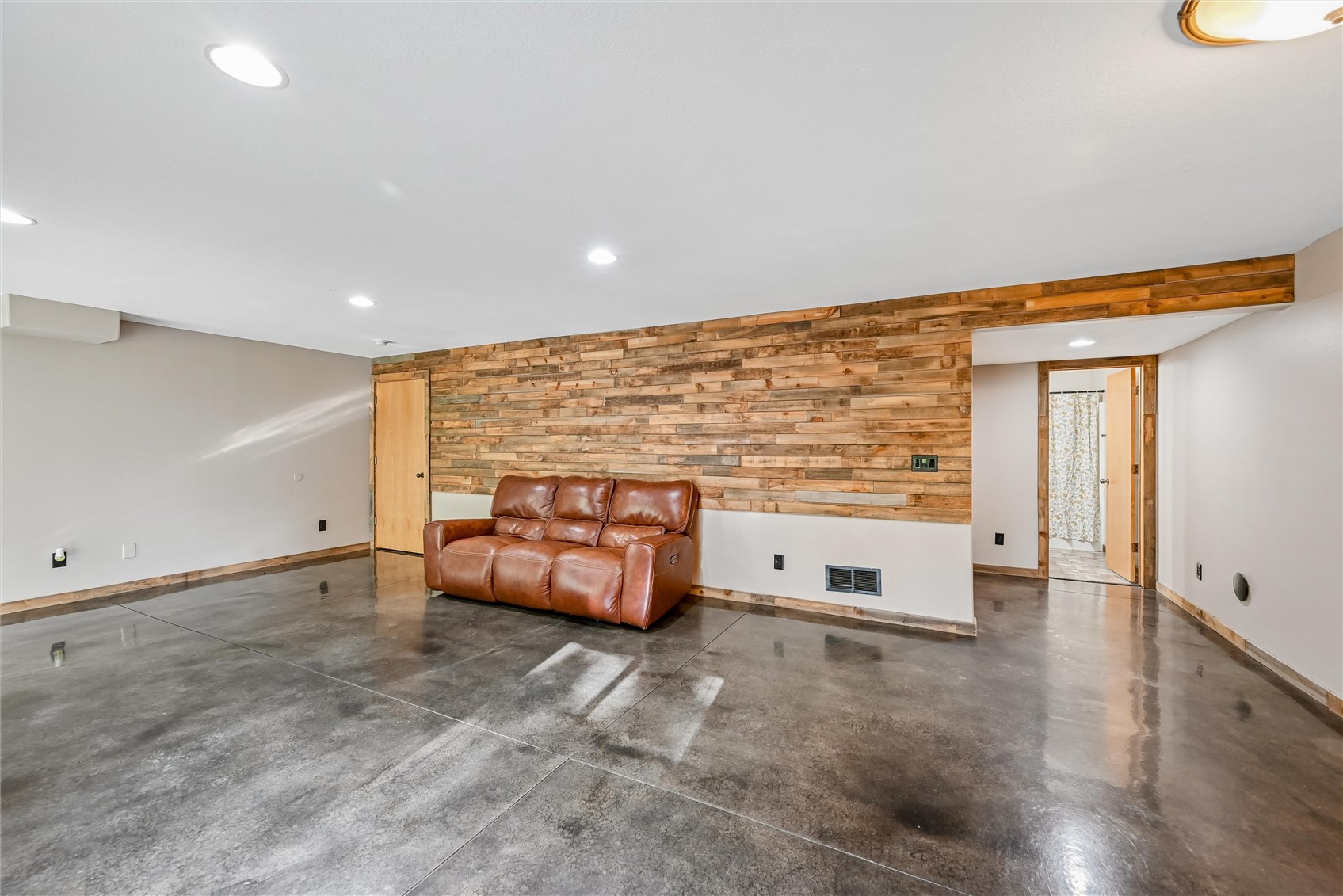 2065 High Drive SE Cedar Rapids IA 52403
