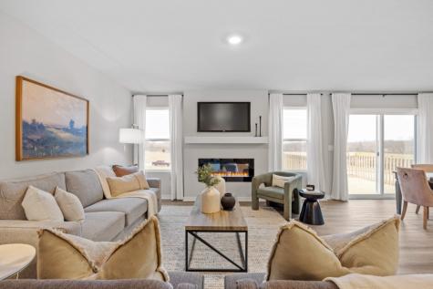 2817 Prairielight Drive Hiawatha IA 52233
