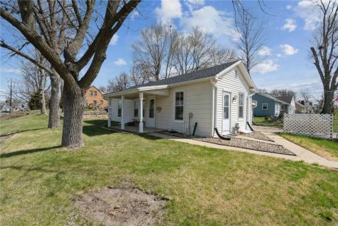 1702 Oakland Road Cedar Rapids IA 52402