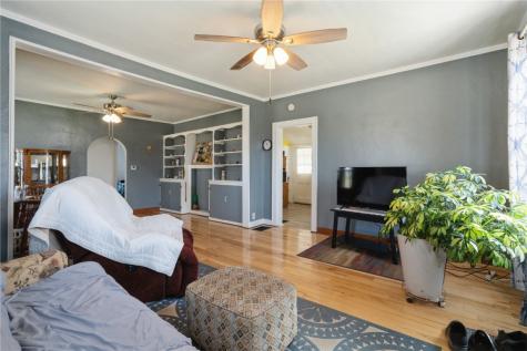 1702 Oakland Road Cedar Rapids IA 52402