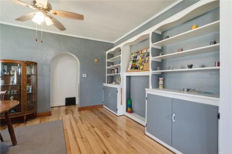 1702 Oakland Road Cedar Rapids IA 52402