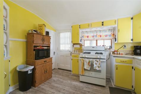 1702 Oakland Road Cedar Rapids IA 52402