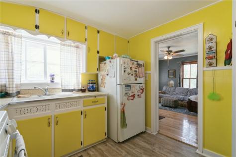 1702 Oakland Road Cedar Rapids IA 52402