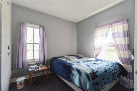 1702 Oakland Road Cedar Rapids IA 52402