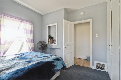 1702 Oakland Road Cedar Rapids IA 52402