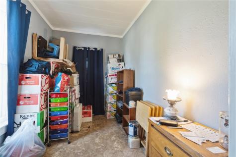 1702 Oakland Road Cedar Rapids IA 52402