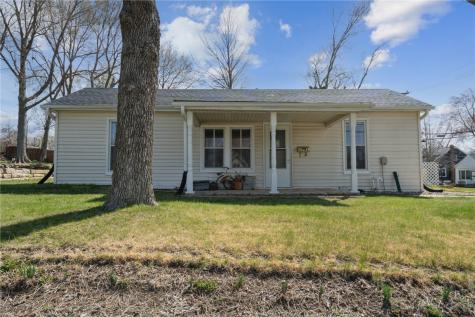 1702 Oakland Road Cedar Rapids IA 52402