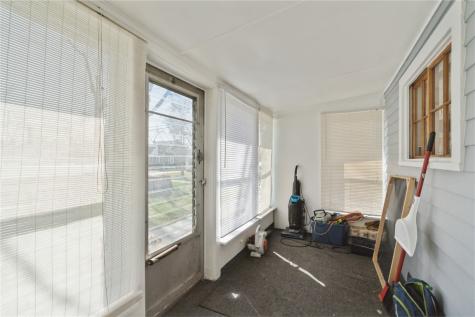 1702 Oakland Road Cedar Rapids IA 52402