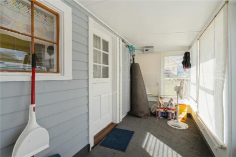 1702 Oakland Road Cedar Rapids IA 52402