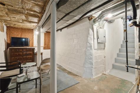 1702 Oakland Road Cedar Rapids IA 52402