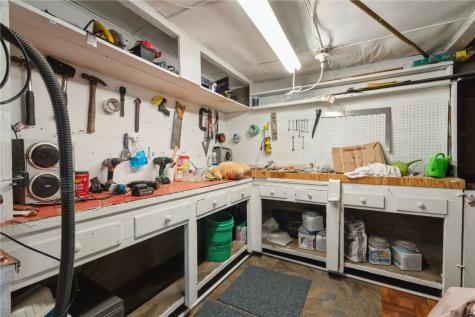 1702 Oakland Road Cedar Rapids IA 52402