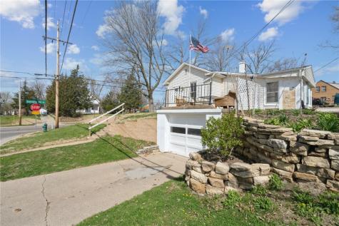 1702 Oakland Road Cedar Rapids IA 52402