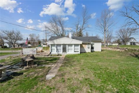 1702 Oakland Road Cedar Rapids IA 52402