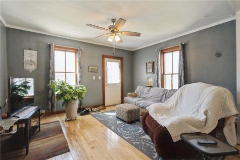 1702 Oakland Road Cedar Rapids IA 52402