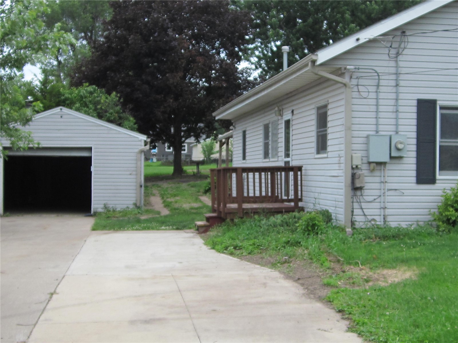 2402 Fruitland Boulevard SW Cedar Rapids IA 52404