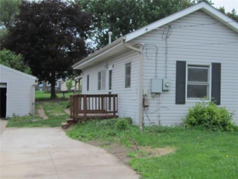 2402 Fruitland Boulevard SW Cedar Rapids IA 52404