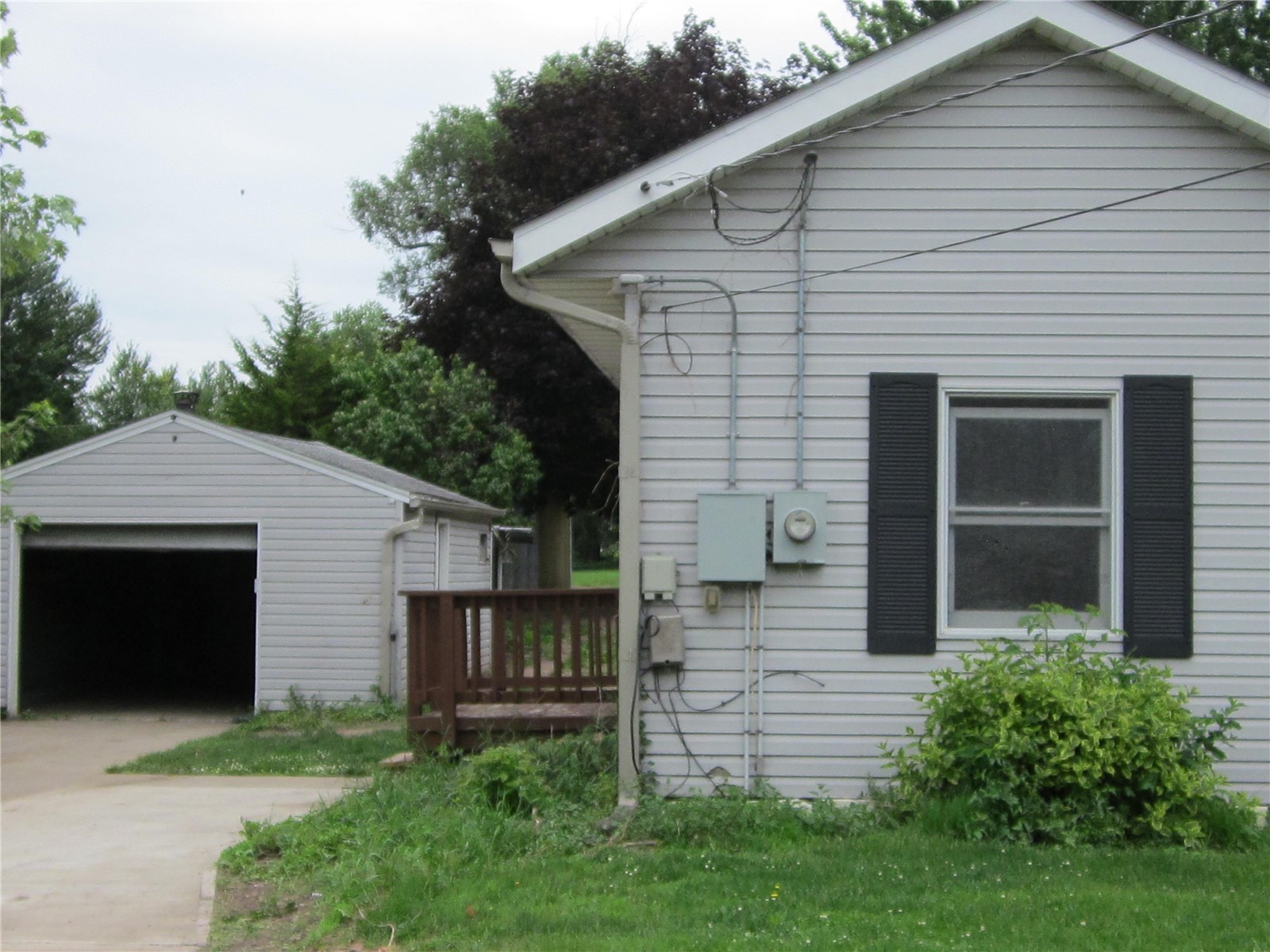 2402 Fruitland Boulevard SW Cedar Rapids IA 52404