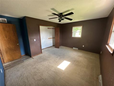 1122 3rd Street E Vinton IA 52349