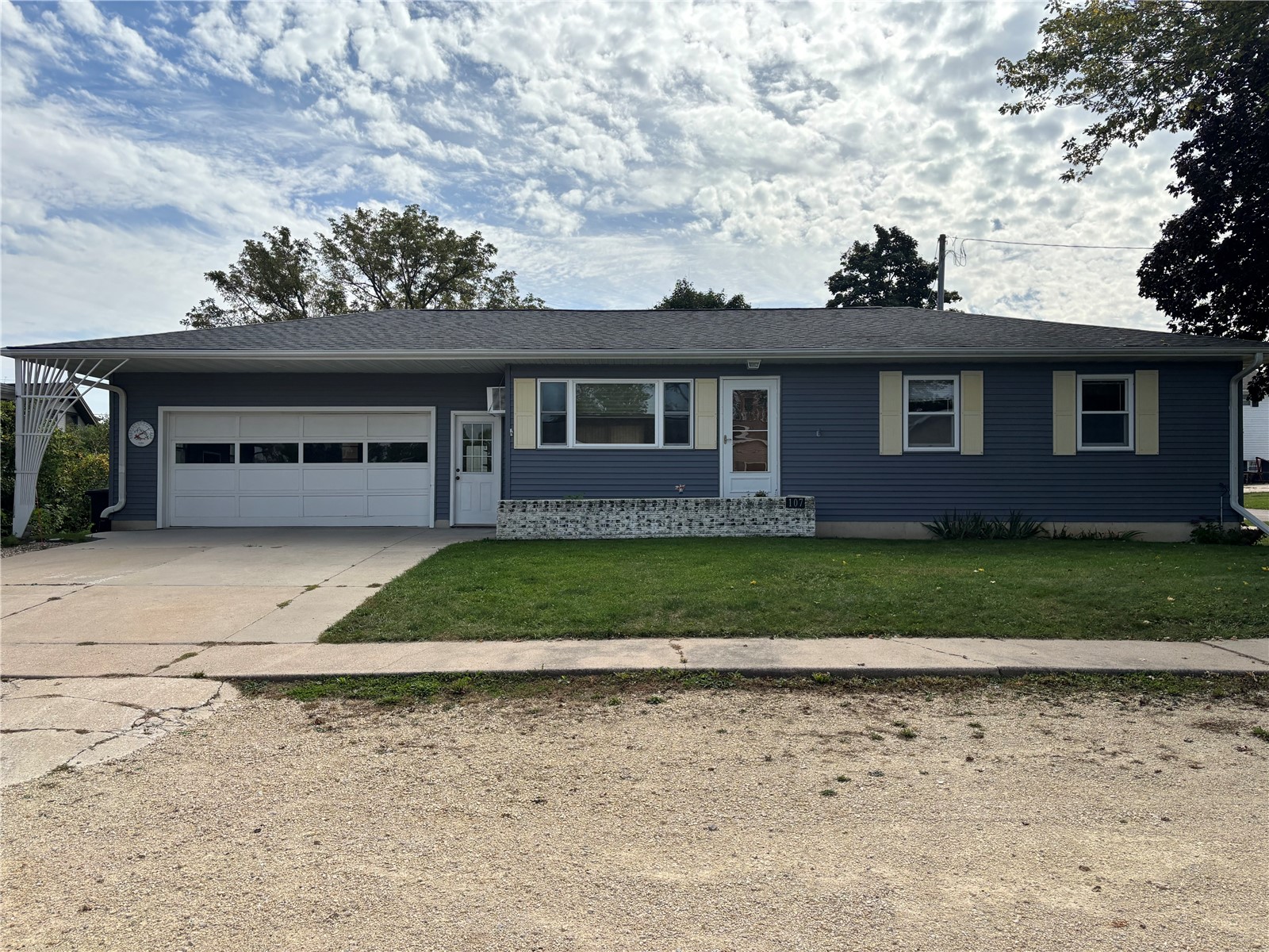 107 Mill Avenue Springville IA 52336