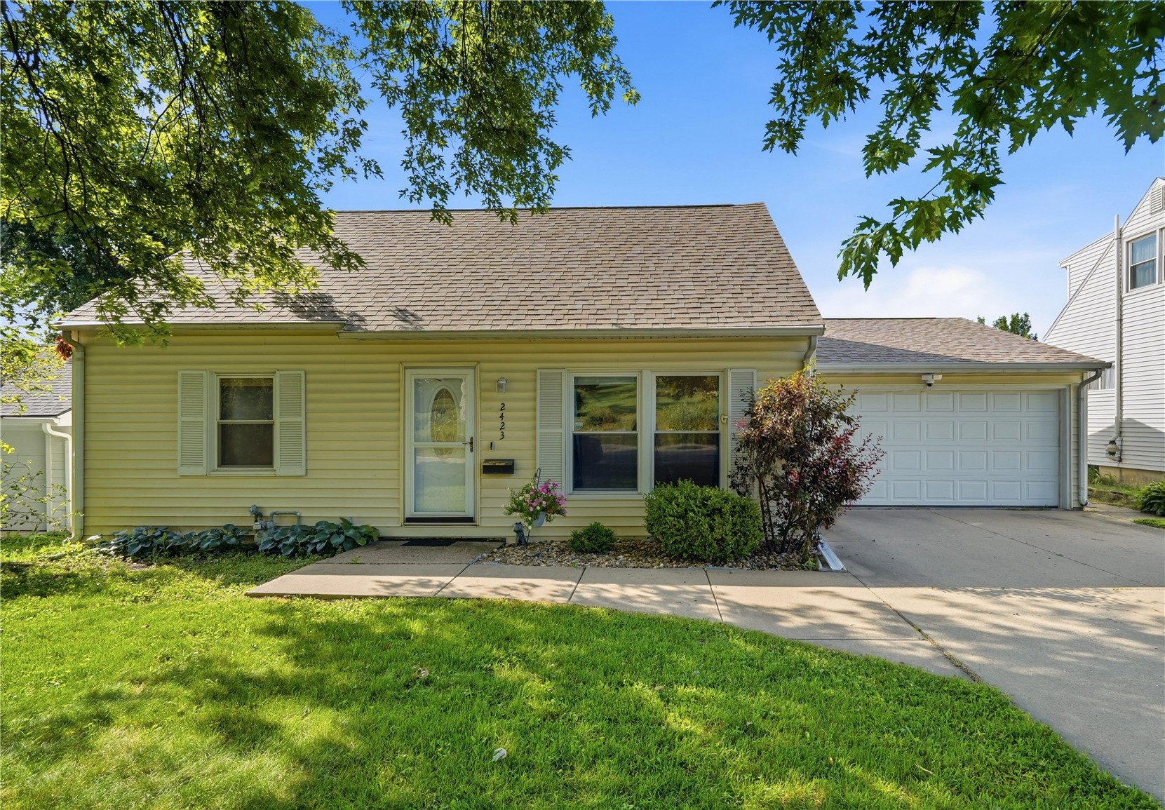 2423 1st Avenue SW Cedar Rapids IA 52405