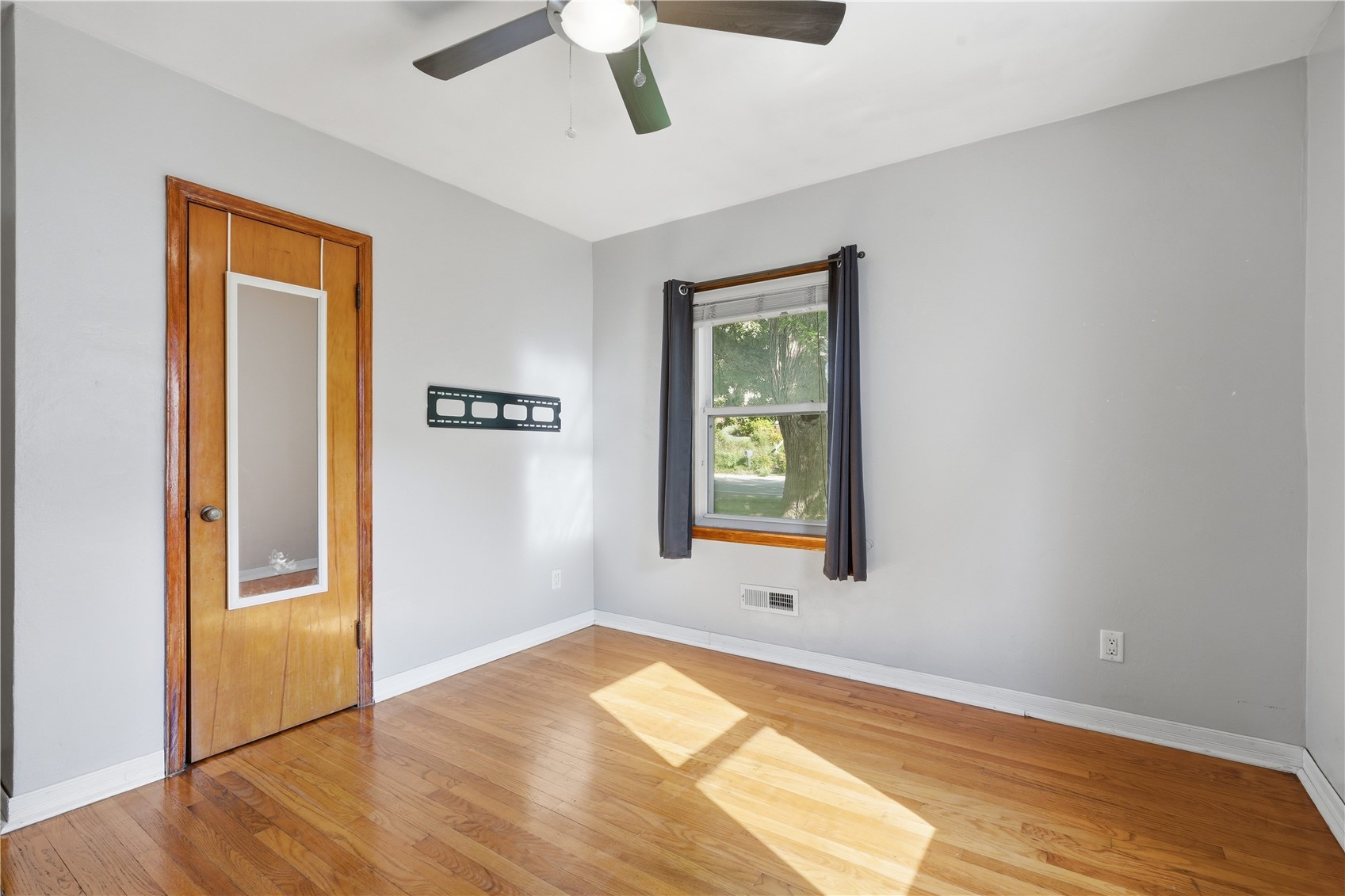 2423 1st Avenue SW Cedar Rapids IA 52405