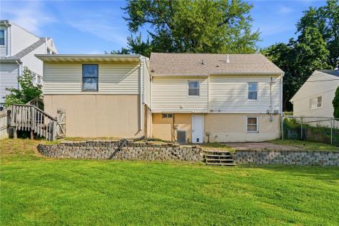 2423 1st Avenue SW Cedar Rapids IA 52405