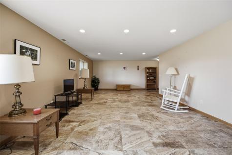 2185 Robert Court Marion IA 52302