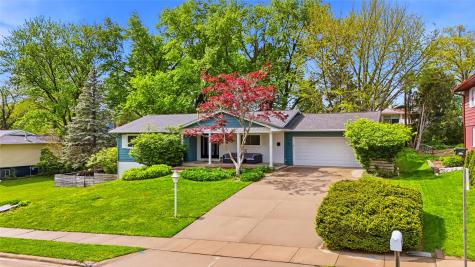 1612 Derwen Drive Iowa City IA 52246