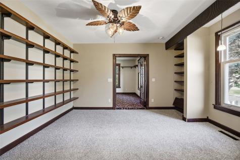 402 3rd Street NW Mt Vernon IA 52314