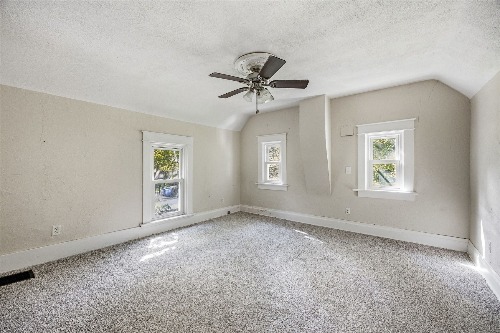 402 3rd Street NW Mt Vernon IA 52314