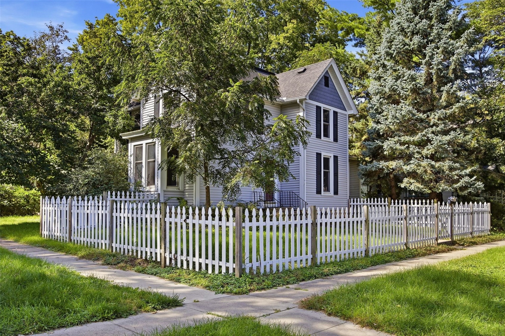402 3rd Street NW Mt Vernon IA 52314
