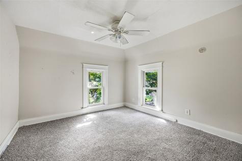 402 3rd Street NW Mt Vernon IA 52314